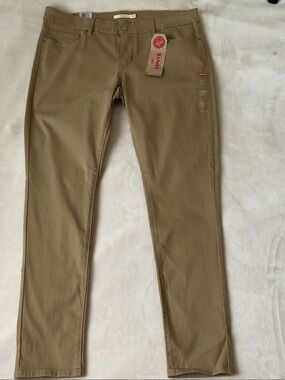 Levi's Women's Skinny Pants in Khaki Brown